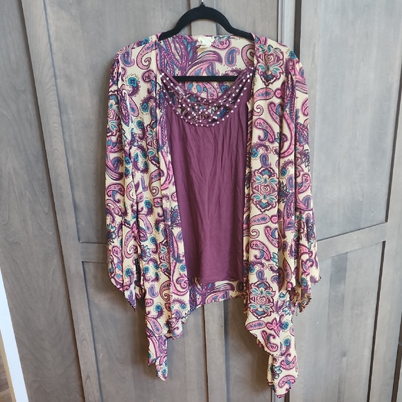 gimmicks by BKE Tops - BKE Gimmicks Paisley Kimono in Purple and Pink